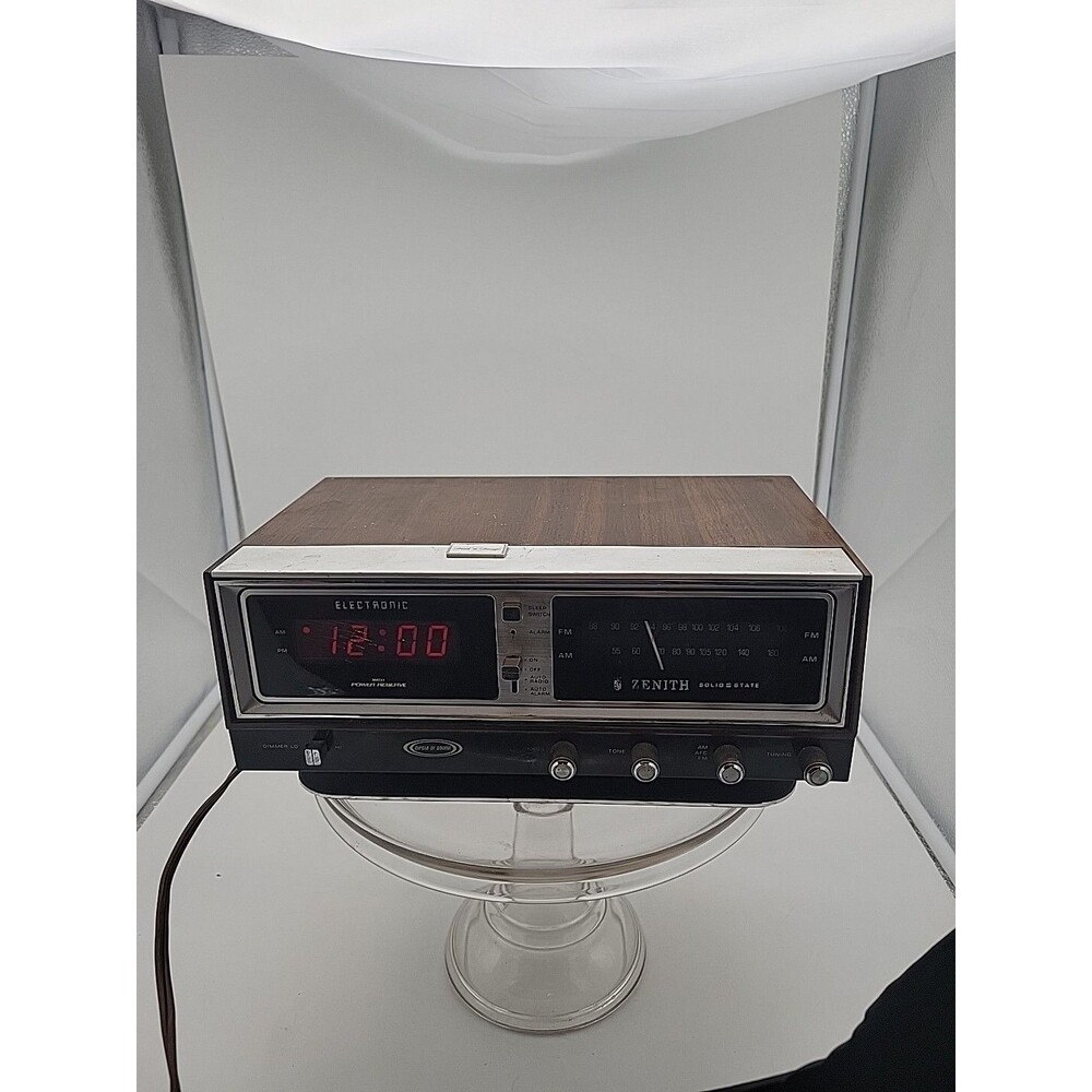 Vintage Zenith Clock Radio Alarm Circle of Sound K472W AM/FM LED Digital WORKING
